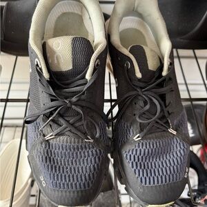 On Running Women’s Navy Running Shoes Size 8.5